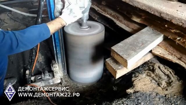 Алмазное бурение железобетонного перекрытия диаметром 325 мм.