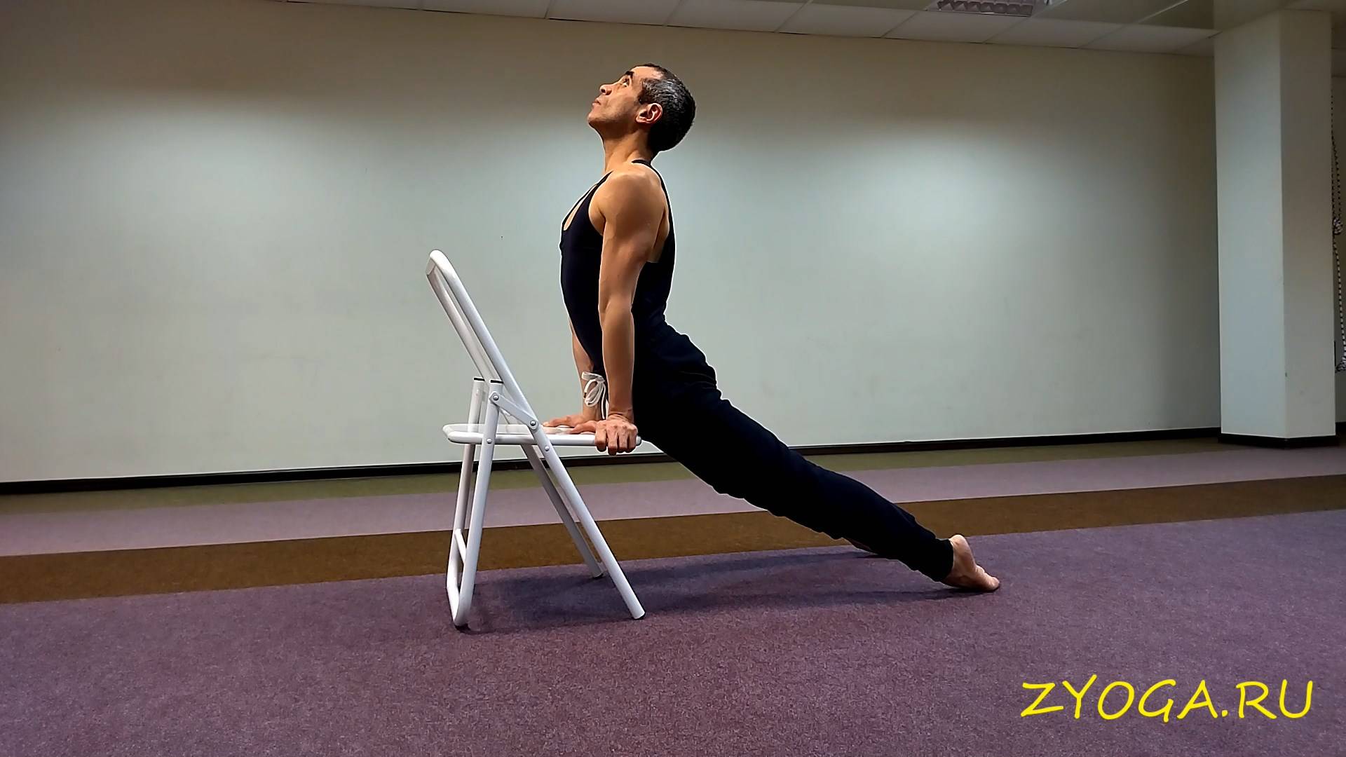 Собака мордой вниз и вверх с помощью стула Айенгара / Down and Upward Facing Dog using Iyengar Chair
