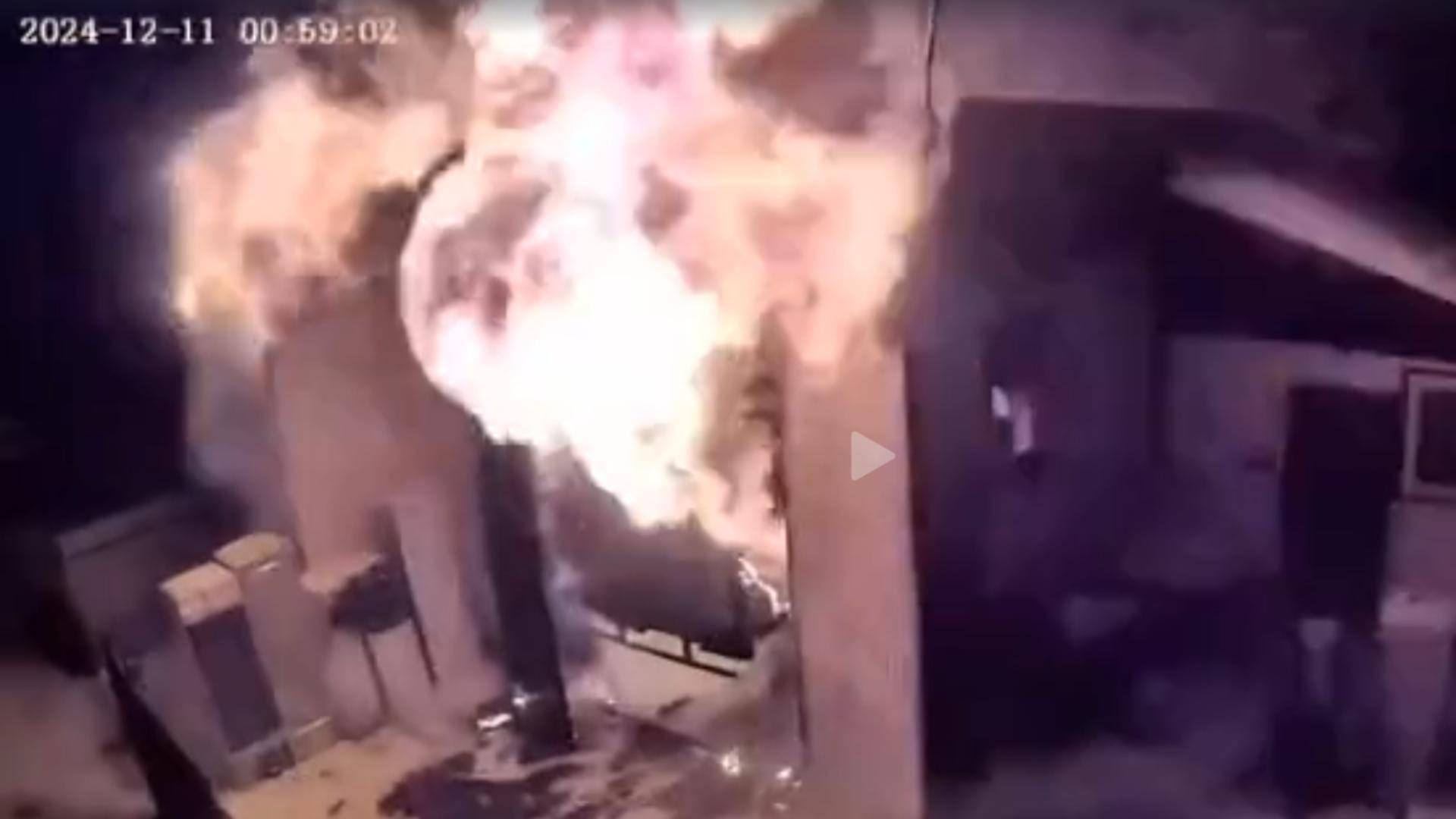 На видео попал взрыв «Газели» в Омске
