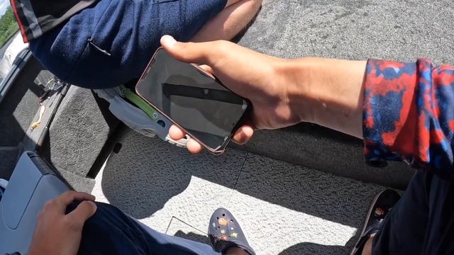 ТРОФЕЙНАЯ ШУКА НА ДЖИГ! "Десятка" выходит на свечку. Подсака нет - берём руками|Волжская Заруба 2022