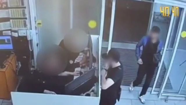 ГОЛОДНЫЕ мигранты со "СТВОЛОМ" ограбили СУПЕРМАРКЕТ #чп #новости