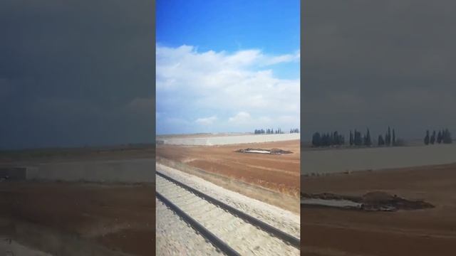 Поезд в Израиле. Вид из окна пассажира.