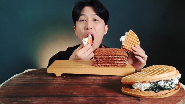 MUKBANG)여러가지 와플/꿀 케이크/생크림/흑임자/블루베리/디저트/빵/먹방/Waffle/Honey cake/dessert/bread/EATING SHOW