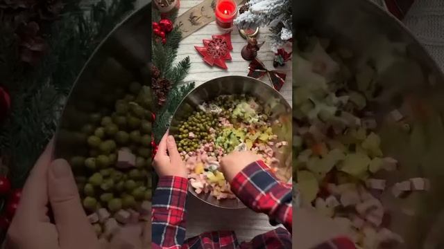 Новогодняя подача оливье.