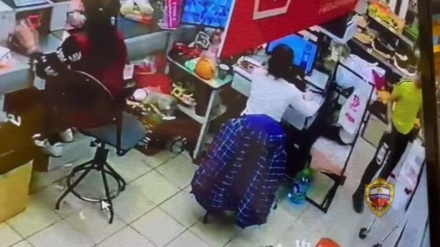 Полицейские района Вешняки задержали подозреваемого в разбое в продуктовом магазине