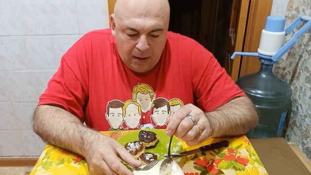 Мукбанг. Оладьи с домашней сметаной и морс. Квадробика и хоббихорсинг, дебилизм или увлечение?