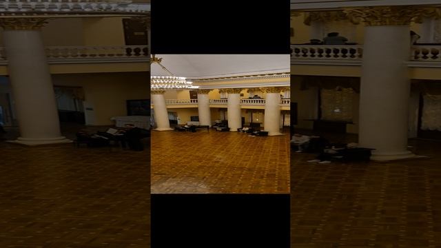 Зимний театр во всем великолепии.