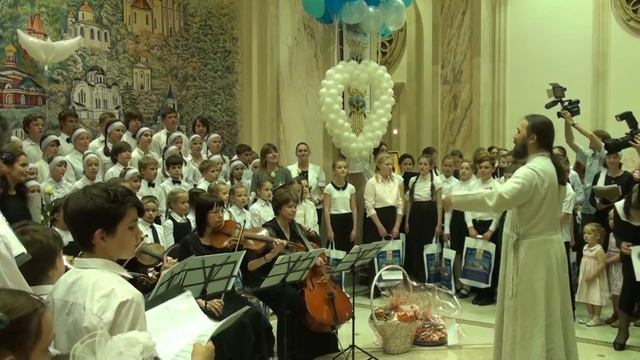 "Летите, голуби". Исполняет сводный хор фестиваля "Блаженны чистые сердцем"
