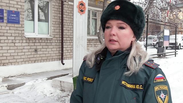 Сотрудники МЧС напоминают основные правила пожарной безопасности при установке новогодней красавицы