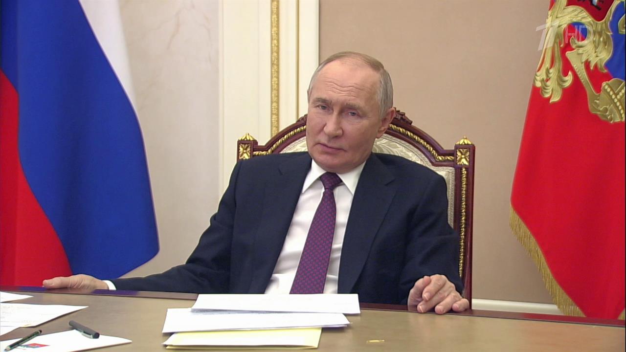 Владимир Путин проводит совещание с членами правительства