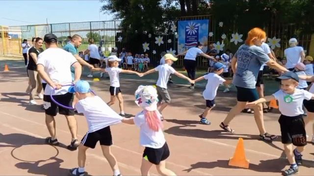 Весёлые старты с родителями на  ДЕНЬ СЕМЬИ