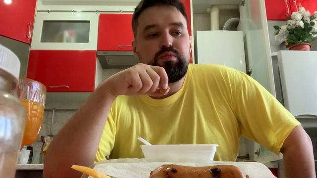 СОСИСКИ и САРДЕЛЬКИ, а также ДОШИРАК и ТЫКВЕННЫЙ СОК Друг невежда продалса за спам МУКБАНГ MUKBANG