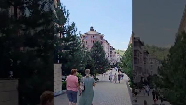 Счастье живет рядом с нами