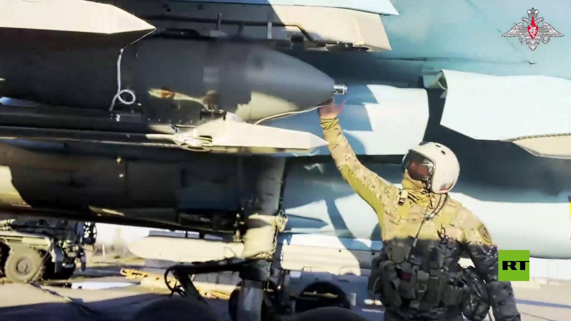 مشاهد من يوميات طياري Su-34 في ضرب القوات الأوكرانية