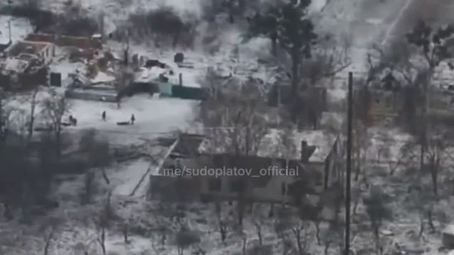 Зима. Курское приграничье. Группа потерянных хохлов тащит своих 300-ых побратимов на запад в соп...
