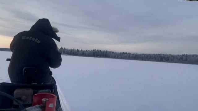 Зимняя рыбалка на таёжных озёрах.