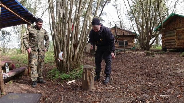 ЗЕМЛЯНКА У РЕКИ. Нашли дикий ручей. Рыбачим.
