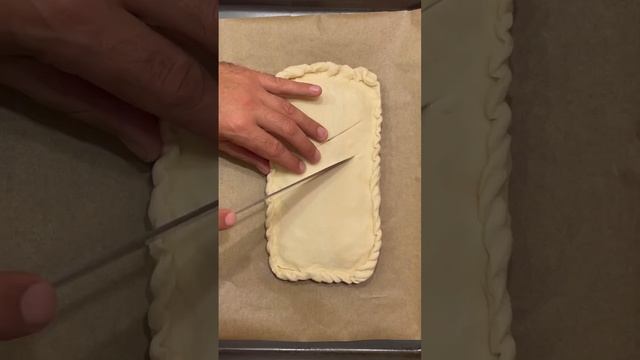 Мини пирог с курицей, сыром и помидорами🥧