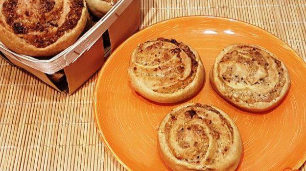 Ореховые булочки с корицей