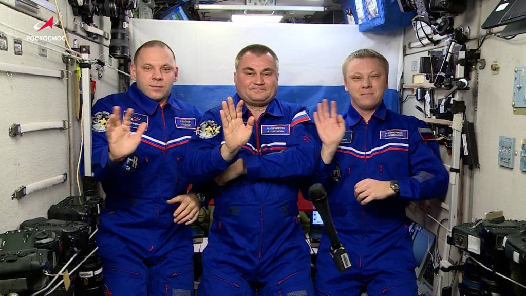 Космонавты с МКС поздравили соотечественников с Днём Конституции
