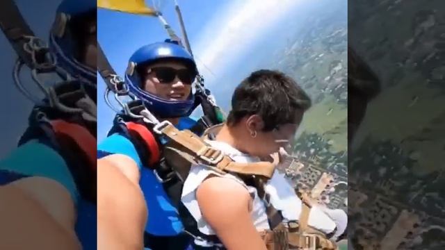 Хит видео - Яркий прыжок с парашута который парень запомнит на всю жизнь