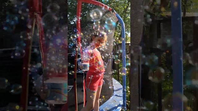 Запускаем мыльные пузыри (Лизин мир!) #Shorts #shortsvideo