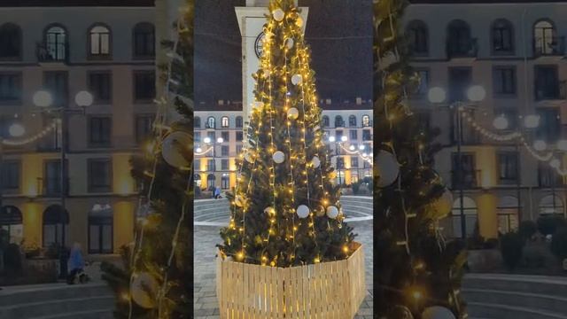 Итальянский квартал красиво украсили к Новому году!
