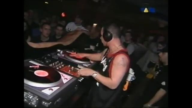 Vintage Cut — Mix Master Mike Drops Bombs in '99