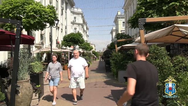 В Батайске руководитель тер. отдела полиции вручил благодарственные письма работникам банка ВТБ