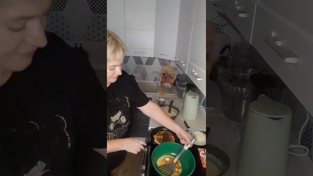 БЕЛКА НА МОРЕ в прямом эфире! Готовим блины или оладушки♥️ Болтаем