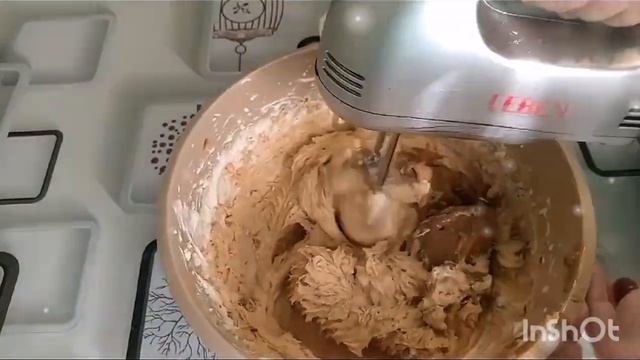 Крем из сливочного масла с вареной сгущенкойButter cream with boiled condensed milk