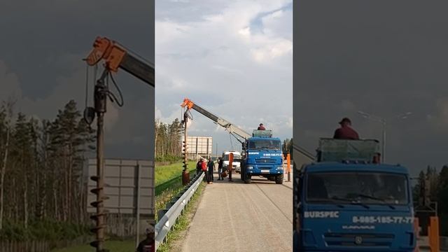 В кадре работает Буровая установка Junjin Ra-028 Burspec 🚚 Услуги бурения тел. +7 (985) 185-77-77