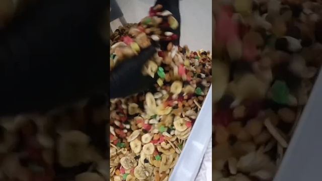 Заготовка ореховой смеси для ребят