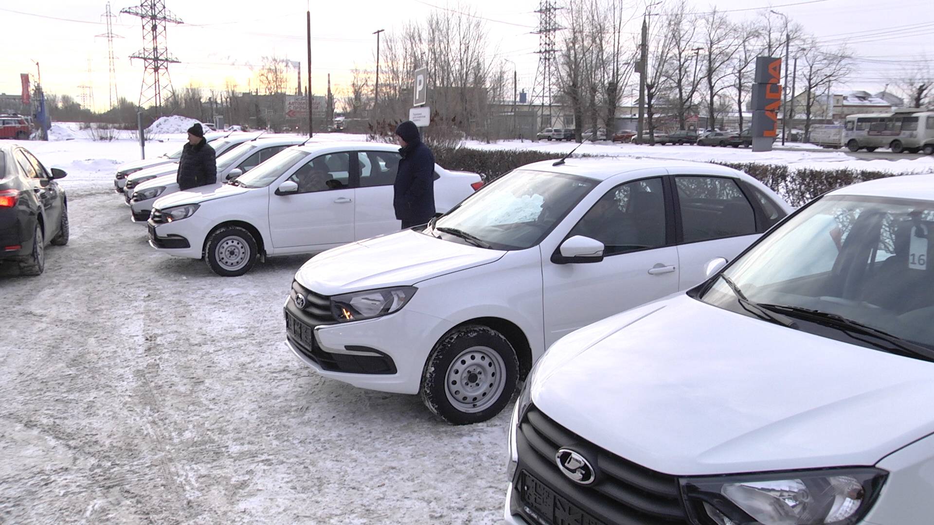 Несколько зауральцев получили в подарок автомобили Лада Гранта