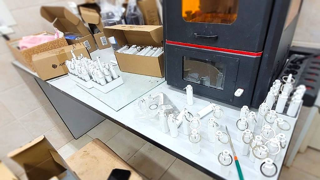 В Нижневартовске на 3D-принтере изготавливают ампульницы для бойцов СВО