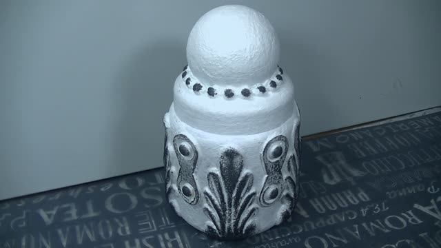 Переделка ПЛАСТИКОВОЙ БАНОЧКИ  .И Декор массой своими руками ..