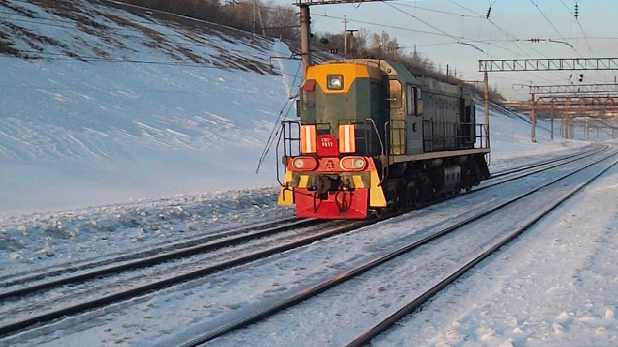 Тепловоз ТЭМ2-7852 резервом с приветливой бригадой.