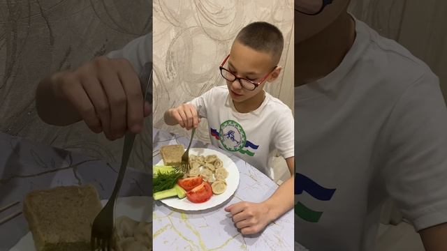 Новогодний салат 🥗 Оливье #готовка #еда #салат #оливье #зимнийсалат #зима #новыйгод #гордей #литвин