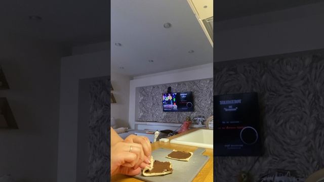 Шоколадный завтрак |  Трубочки из хлеба с шоколадной начинкой