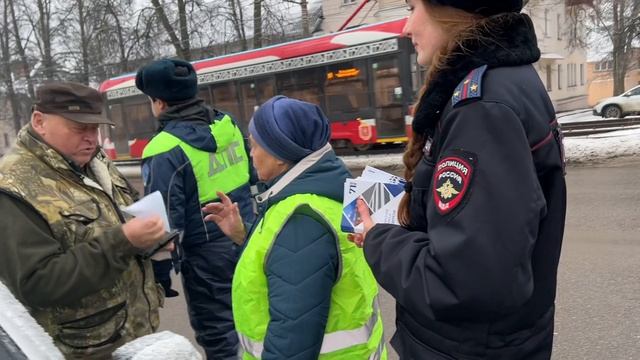 Сотрудники Тульской Госавтоинспекции за безопасность на дорогах старшего поколения