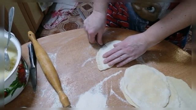 Картофельные чебуреки.