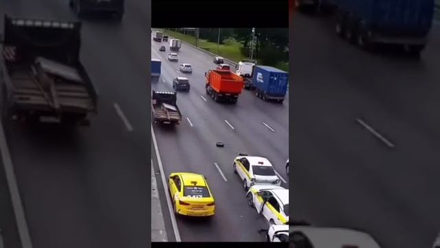Страшное ДТП из-за колеса😱