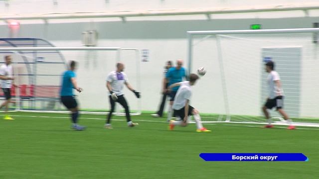 На Бору прошёл матч между командами «Волна» и «Медиа», посвящённый Всемирному дню футбола