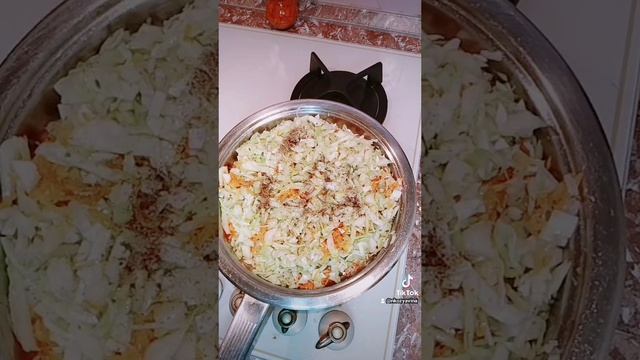 стакан гречки и капуста.