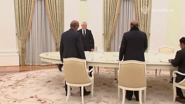 Песков: Путин в Кремле встретился с министром обороны Индии Сингха.