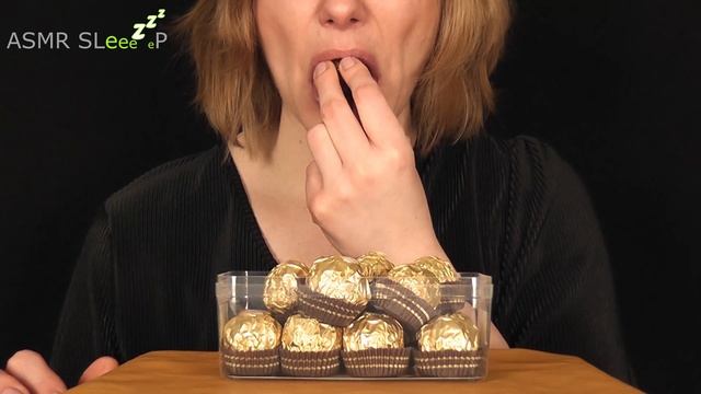 ASMR candy eating / crunchy & crinkly / Ferrero Rocher