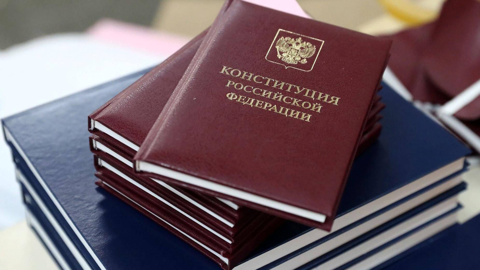 Главному документу – 31 год: что мытищинцы думают о Российской Конституции?