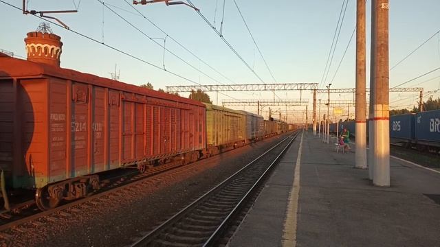 Электровоз ВЛ10У-624 с грузовым поездом, ст.Рыбацкое