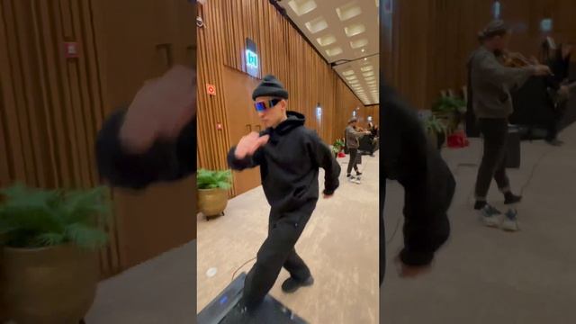 video - Рин.Кин
b-boy - Илья Шатилов
Dj - Егор Рощупкин
viola - Данила Рощупкин