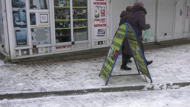 Сотни воронежцев получили травмы и переломы при падении на скользких дорогах